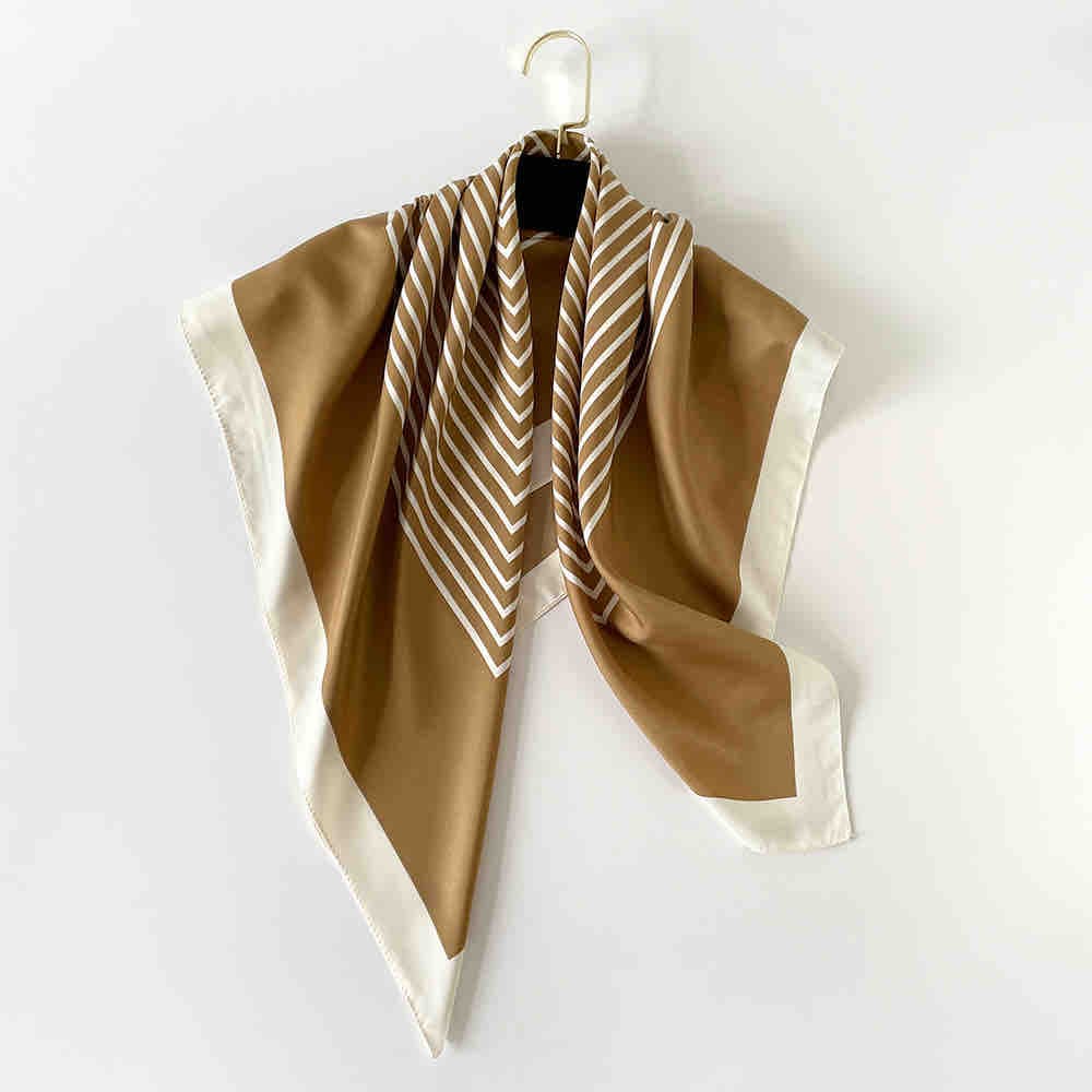 Line pattern scarf - Image 2