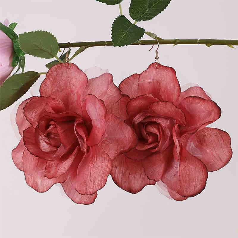 Fluffy flower earring - Image 4