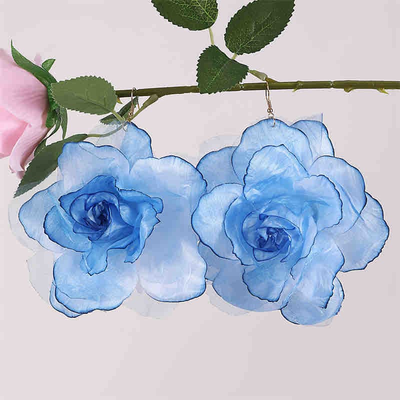 Fluffy flower earring - Image 2