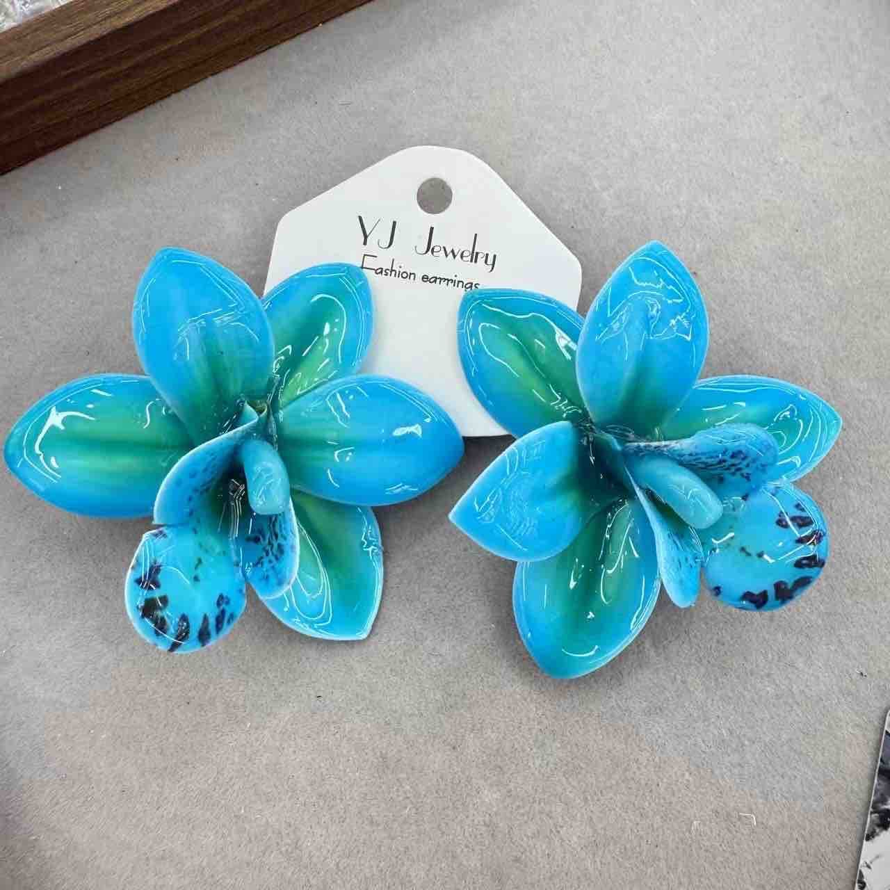 Acrylic earring - Image 5