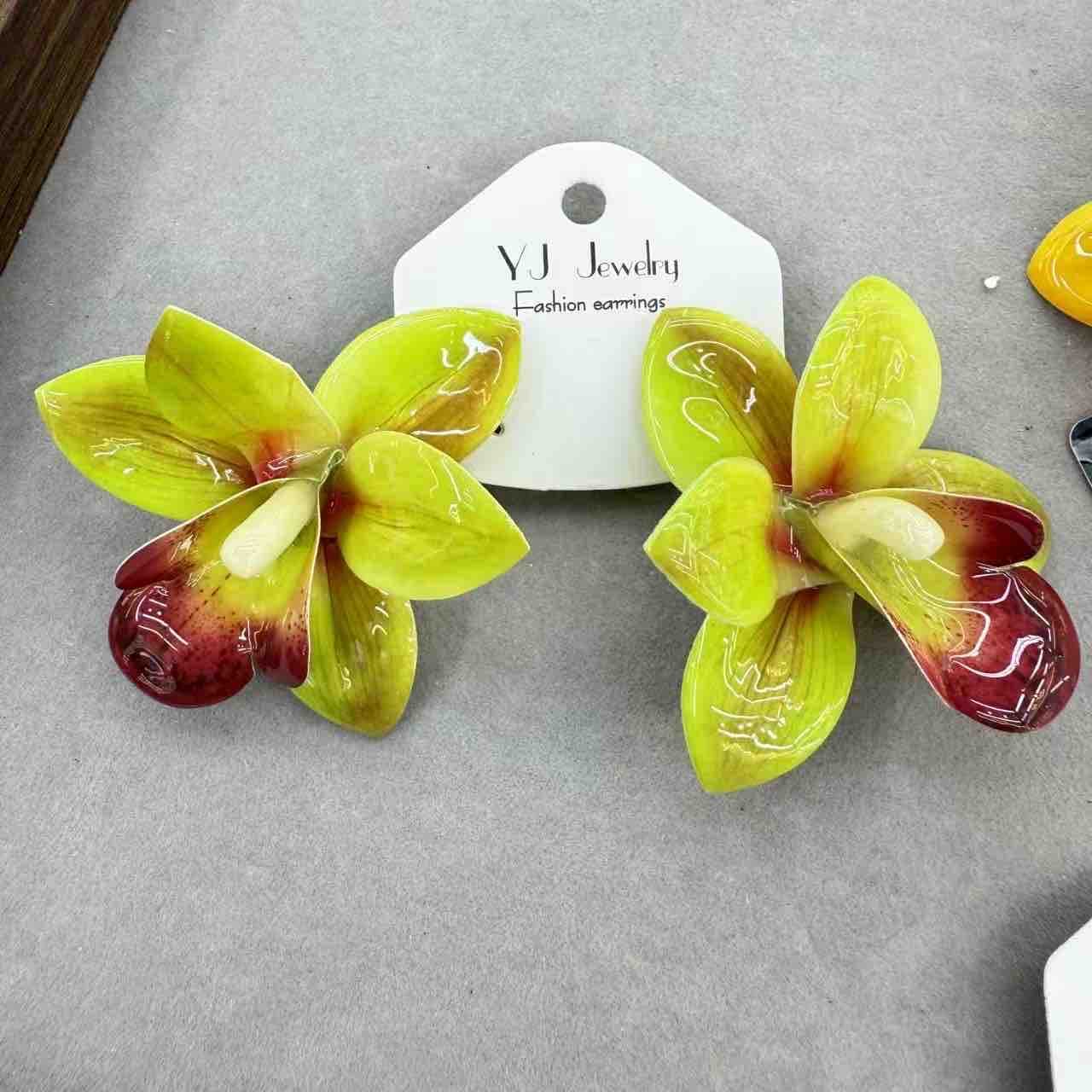 Acrylic earring - Image 4