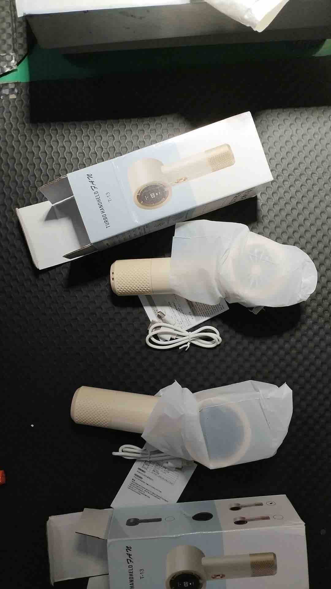 Celebrity fan  - Image 2